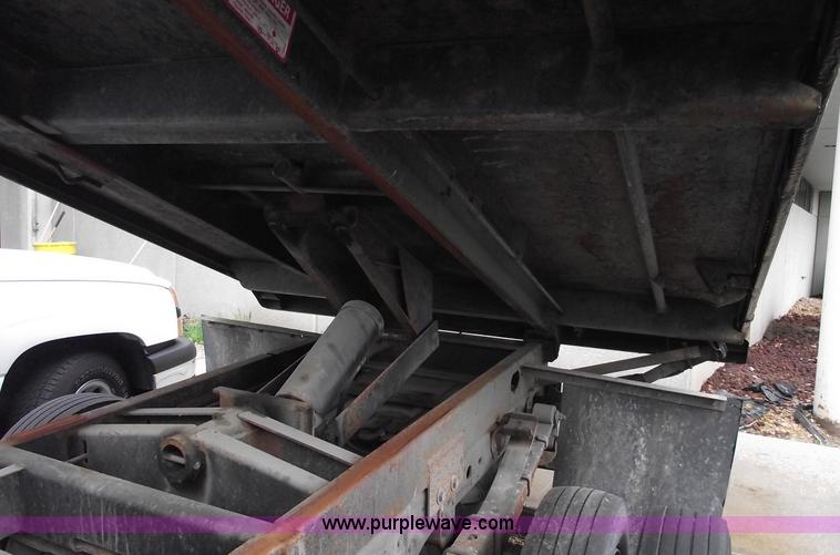 image for item 5567 2005 Ford F450 XL Super Duty dump bed pickup truck