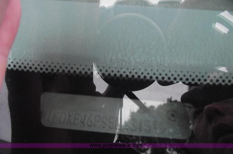 image for item 5567 2005 Ford F450 XL Super Duty dump bed pickup truck