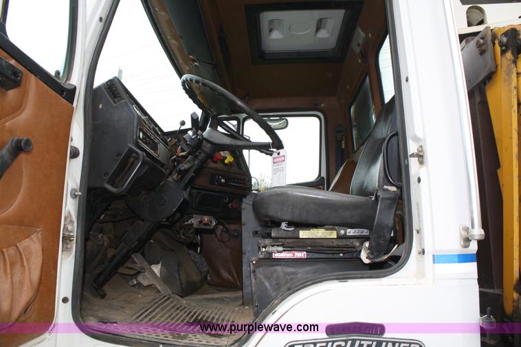 image for item A2216 1992 Freightliner FLC112 crane truck