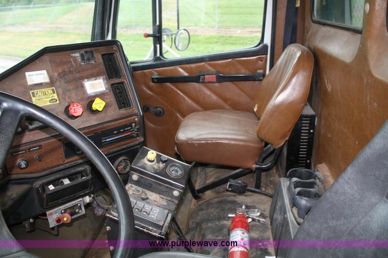 image for item A2216 1992 Freightliner FLC112 crane truck