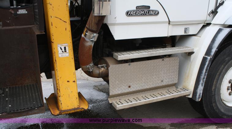 image for item A2216 1992 Freightliner FLC112 crane truck