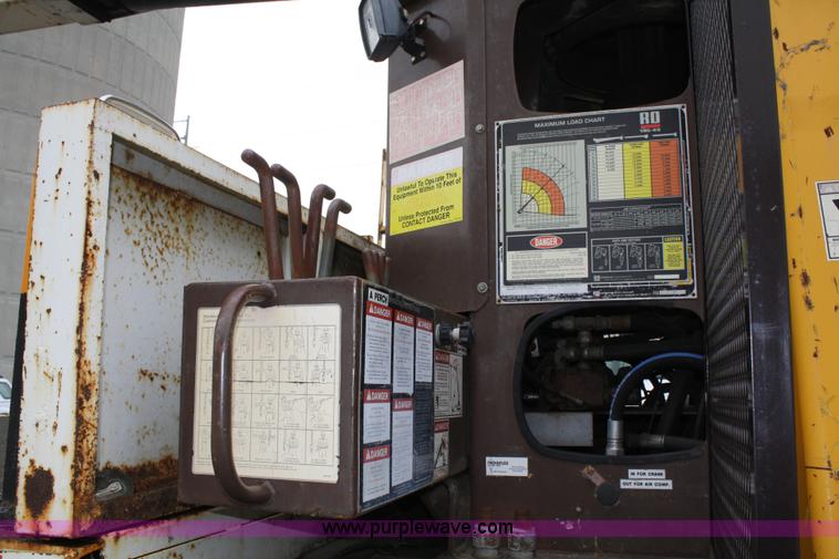 image for item A2216 1992 Freightliner FLC112 crane truck