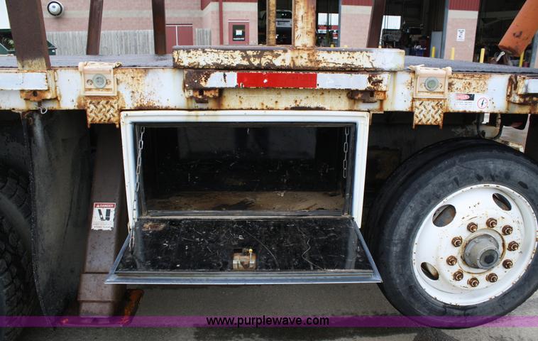 image for item A2216 1992 Freightliner FLC112 crane truck