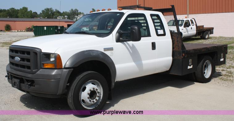 image for item A2259 2005 Ford F450 Super Duty extended cab pickup truck