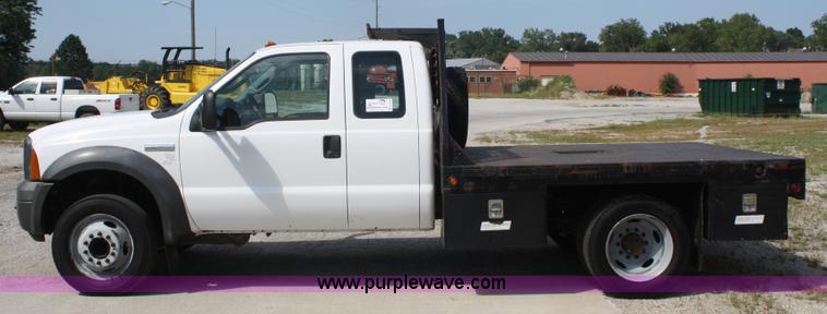 image for item A2259 2005 Ford F450 Super Duty extended cab pickup truck