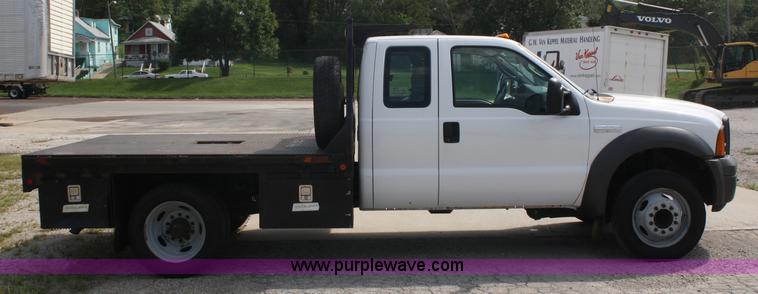 image for item A2259 2005 Ford F450 Super Duty extended cab pickup truck