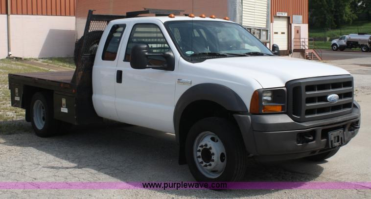 image for item A2259 2005 Ford F450 Super Duty extended cab pickup truck