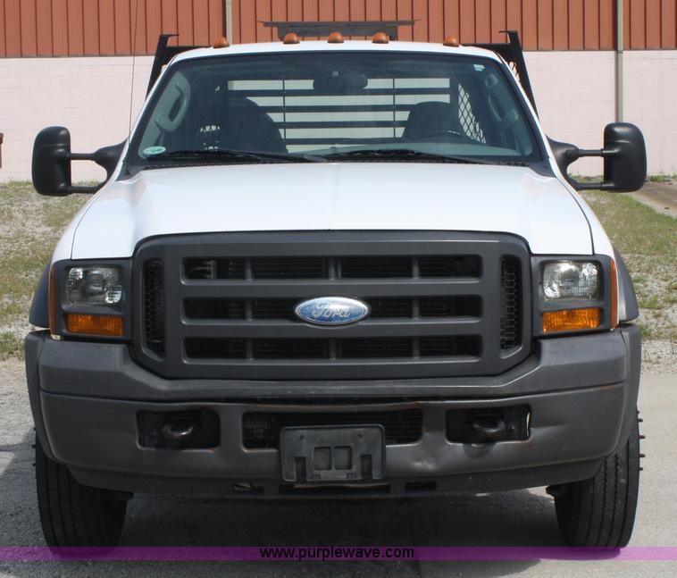 image for item A2259 2005 Ford F450 Super Duty extended cab pickup truck