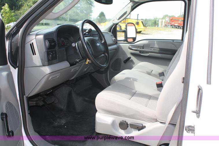 image for item A2259 2005 Ford F450 Super Duty extended cab pickup truck