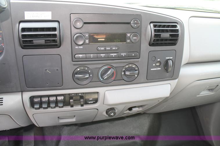 image for item A2259 2005 Ford F450 Super Duty extended cab pickup truck