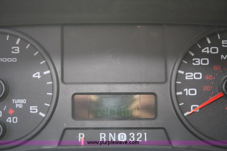 image for item A2259 2005 Ford F450 Super Duty extended cab pickup truck