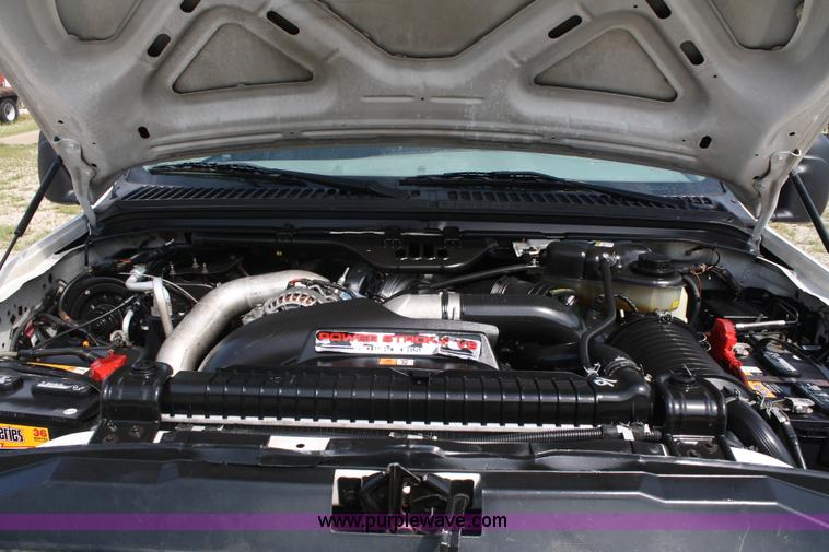 image for item A2259 2005 Ford F450 Super Duty extended cab pickup truck