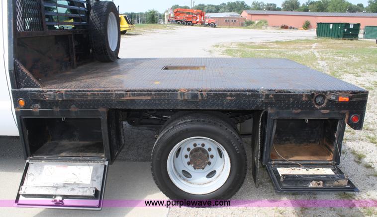 image for item A2259 2005 Ford F450 Super Duty extended cab pickup truck