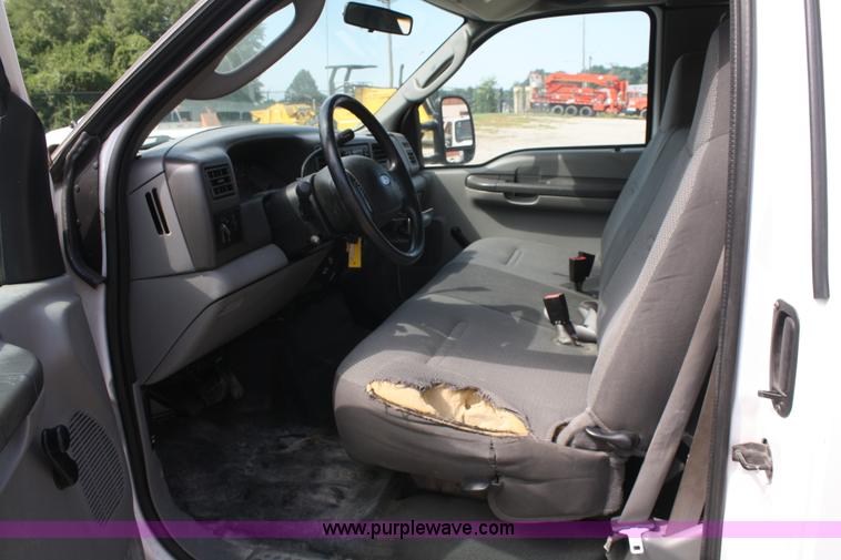 image for item A2260 2004 Ford F450 Super Duty extended cab pickup truck