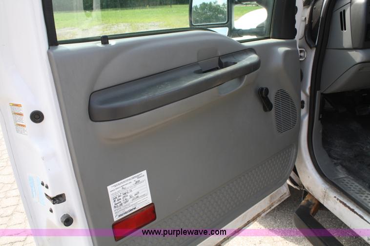 image for item A2260 2004 Ford F450 Super Duty extended cab pickup truck