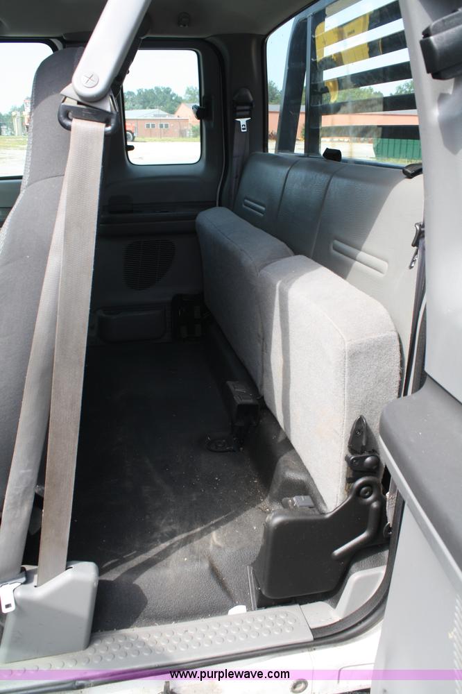 image for item A2260 2004 Ford F450 Super Duty extended cab pickup truck