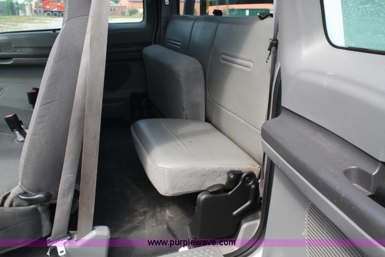 image for item A2260 2004 Ford F450 Super Duty extended cab pickup truck