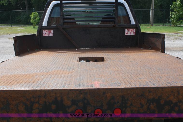 image for item A2260 2004 Ford F450 Super Duty extended cab pickup truck