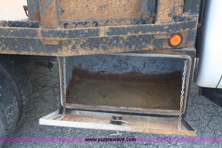 image for item A2260 2004 Ford F450 Super Duty extended cab pickup truck