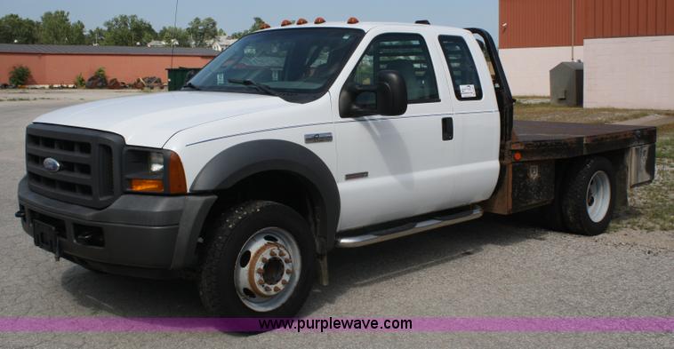 image for item A2261 2005 Ford F450 Super Duty extended cab pickup truck