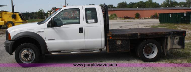 image for item A2261 2005 Ford F450 Super Duty extended cab pickup truck