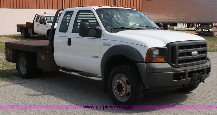 image for item A2261 2005 Ford F450 Super Duty extended cab pickup truck