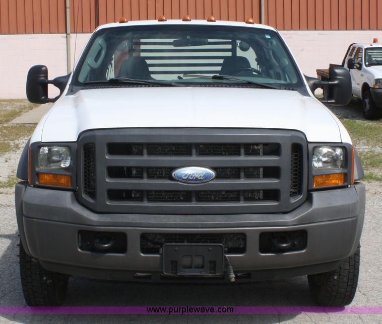 image for item A2261 2005 Ford F450 Super Duty extended cab pickup truck