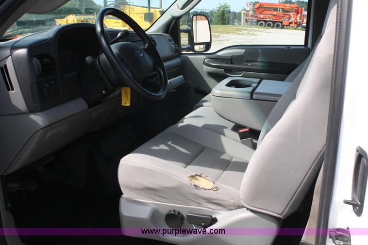 image for item A2261 2005 Ford F450 Super Duty extended cab pickup truck