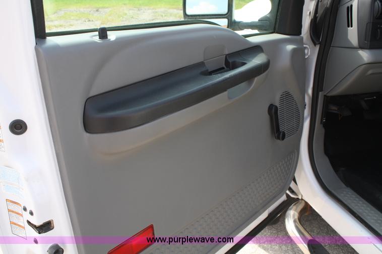 image for item A2261 2005 Ford F450 Super Duty extended cab pickup truck