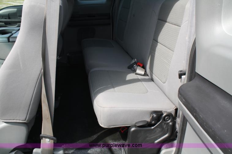 image for item A2261 2005 Ford F450 Super Duty extended cab pickup truck