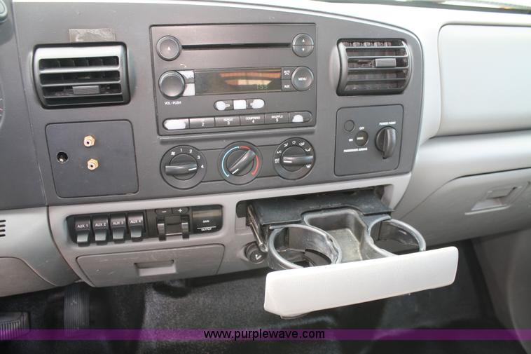 image for item A2261 2005 Ford F450 Super Duty extended cab pickup truck