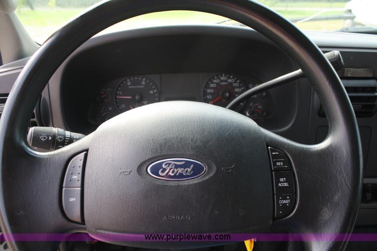 image for item A2261 2005 Ford F450 Super Duty extended cab pickup truck