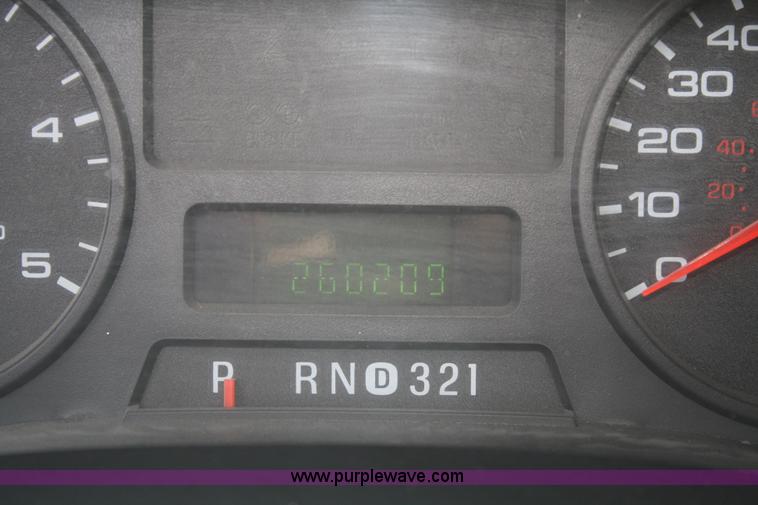 image for item A2261 2005 Ford F450 Super Duty extended cab pickup truck