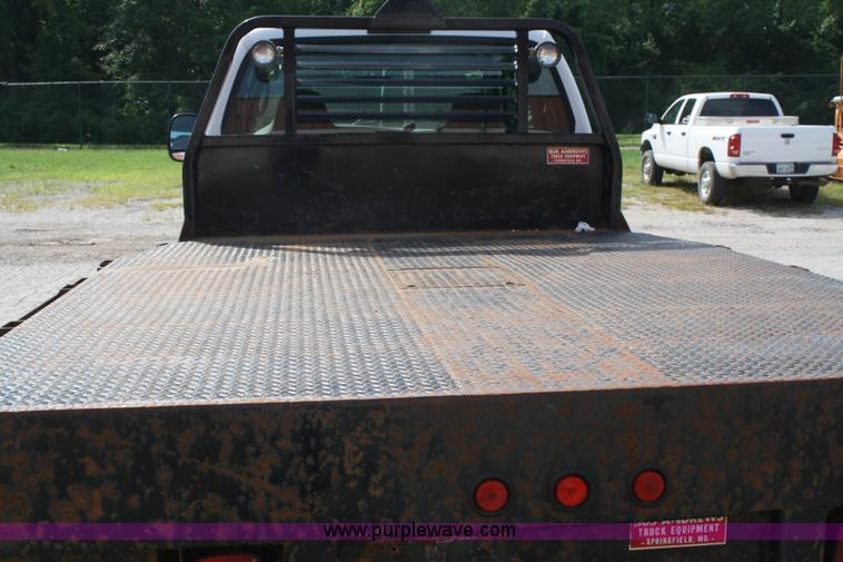 image for item A2261 2005 Ford F450 Super Duty extended cab pickup truck