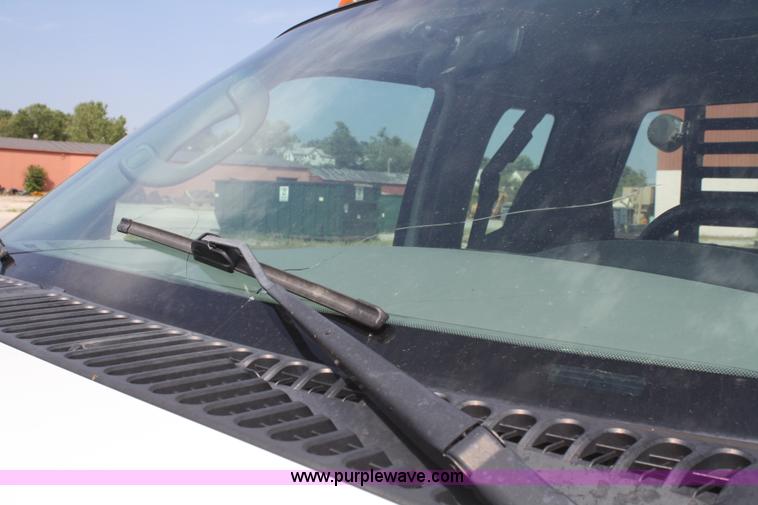 image for item A2261 2005 Ford F450 Super Duty extended cab pickup truck