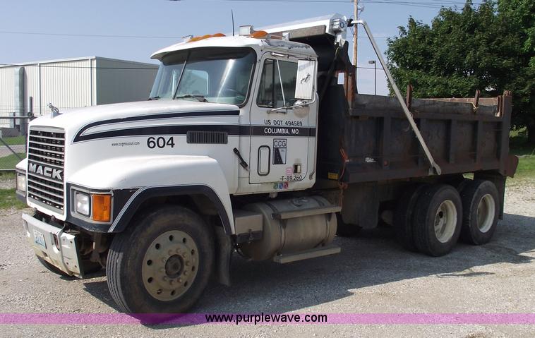 image for item A4033 1992 Mack CH613 dump truck