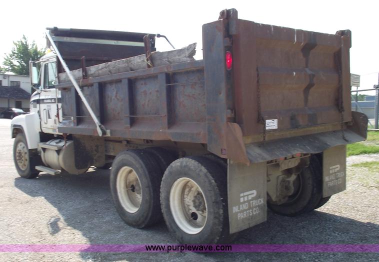 image for item A4033 1992 Mack CH613 dump truck