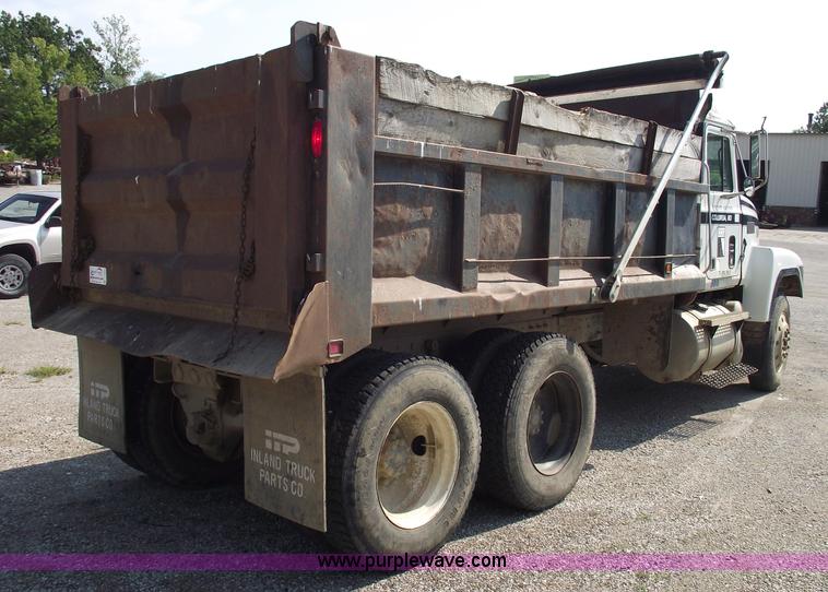 image for item A4033 1992 Mack CH613 dump truck