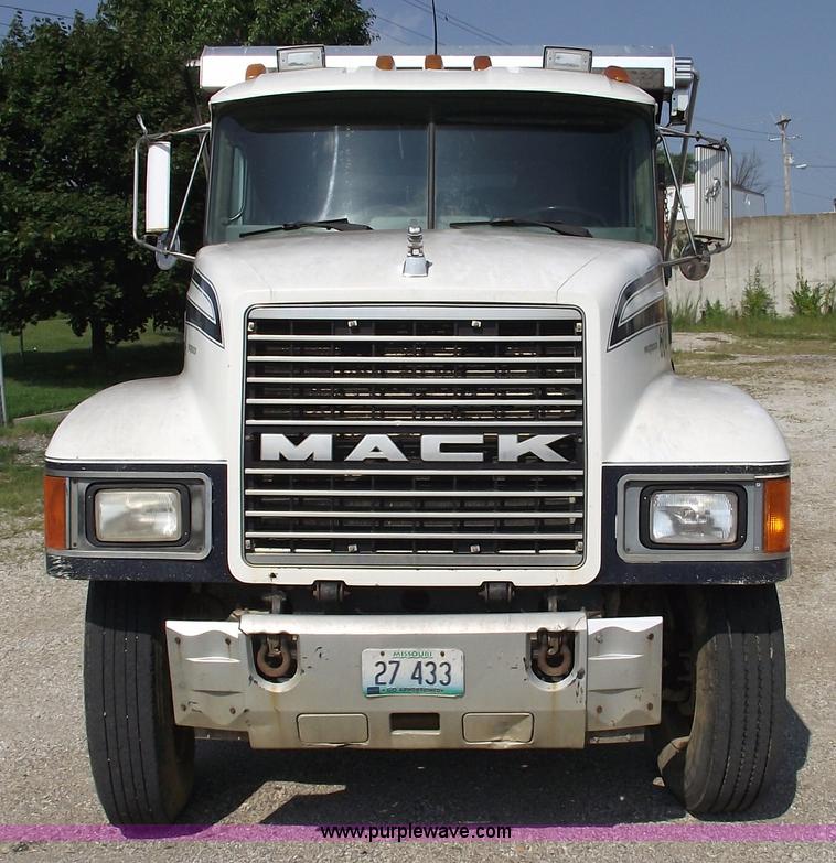 image for item A4033 1992 Mack CH613 dump truck