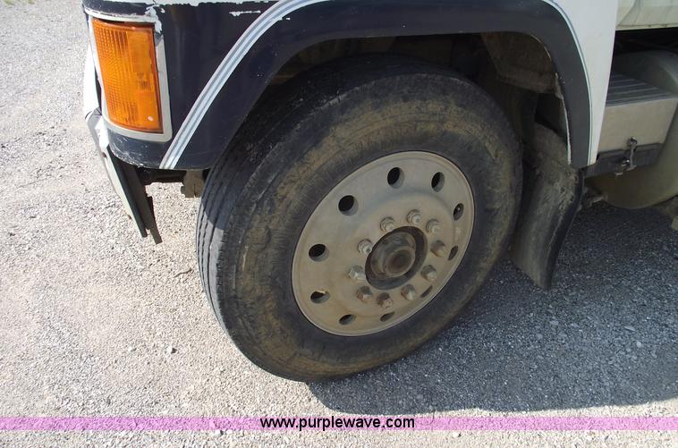 image for item A4033 1992 Mack CH613 dump truck