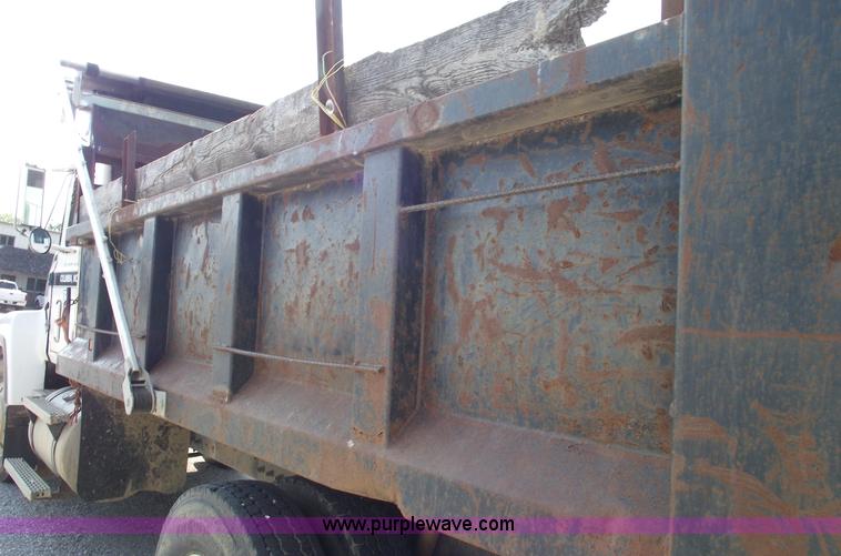 image for item A4033 1992 Mack CH613 dump truck