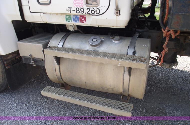 image for item A4033 1992 Mack CH613 dump truck