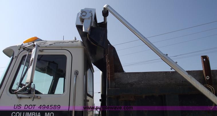 image for item A4033 1992 Mack CH613 dump truck