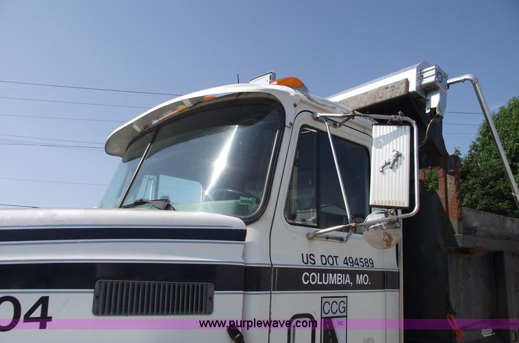 image for item A4033 1992 Mack CH613 dump truck