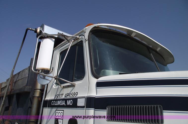 image for item A4033 1992 Mack CH613 dump truck