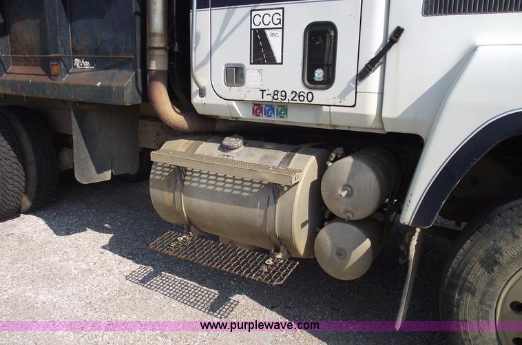 image for item A4033 1992 Mack CH613 dump truck