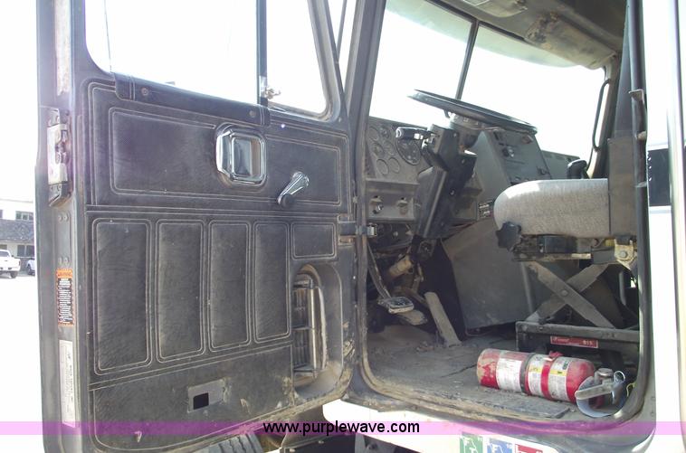 image for item A4033 1992 Mack CH613 dump truck