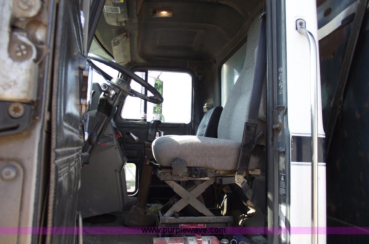 image for item A4033 1992 Mack CH613 dump truck