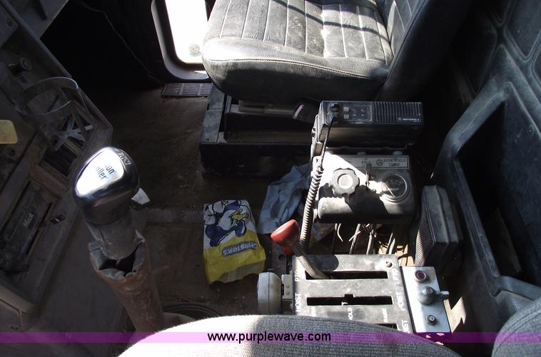 image for item A4033 1992 Mack CH613 dump truck