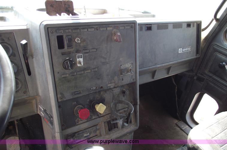 image for item A4033 1992 Mack CH613 dump truck